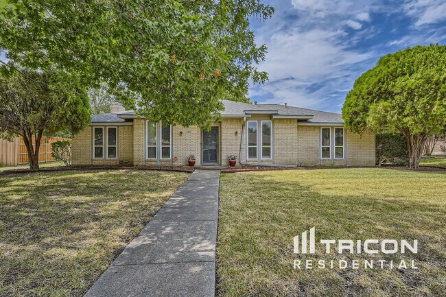 Building Photo - 122 Roma Dr