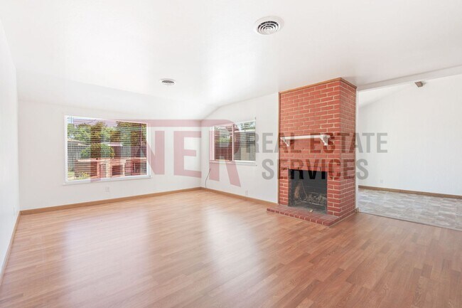 Foto del edificio - Cozy 3 bedroom , 2 bathroom home