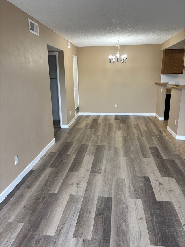 Building Photo - 940 S Walden Way