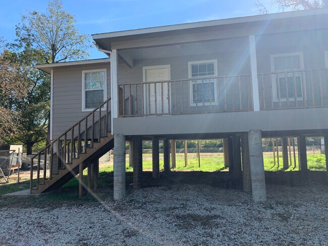 Building Photo - 1420 Green Shadow Dr