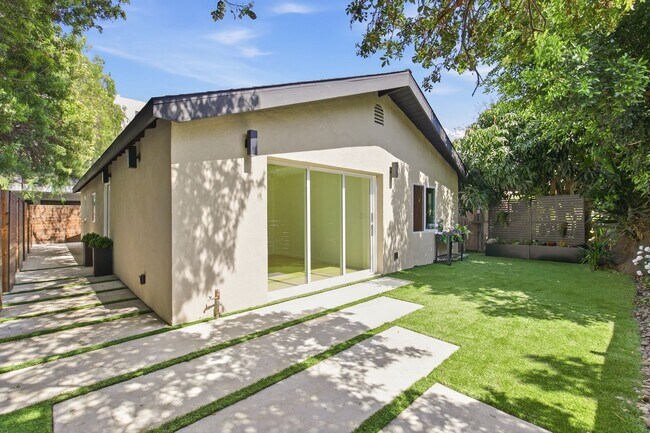 Foto del edificio - Beautiful modern 3 Bed + 2 Bath House