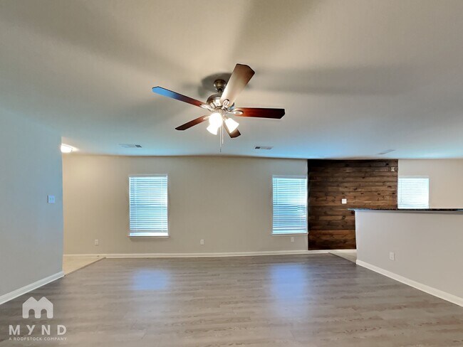 Foto del edificio - 5715 Rainbow Rd.