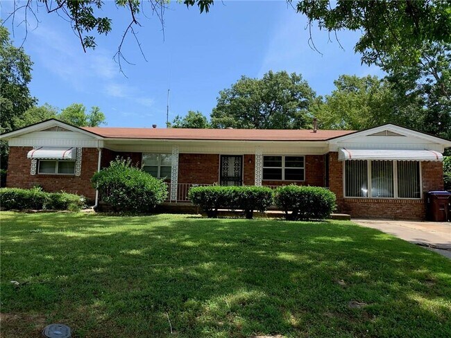 Building Photo - 8325 Holly Ave