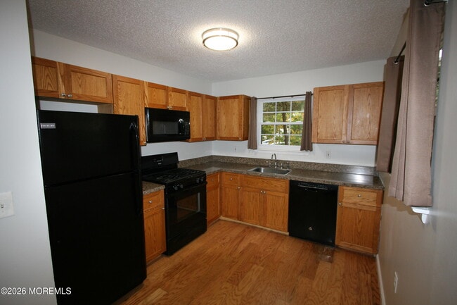 Foto del edificio - 200 Daffodil Dr