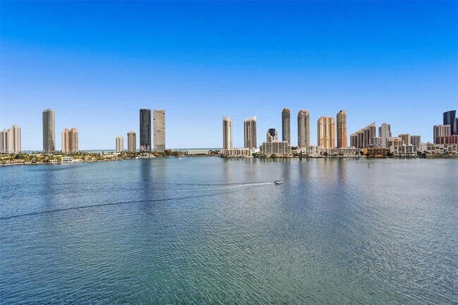 Building Photo - 5000 Island Estates Dr