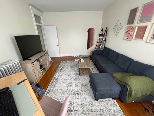 Building Photo - NO BROKER FEE! Available SEPT 1st in Allst...