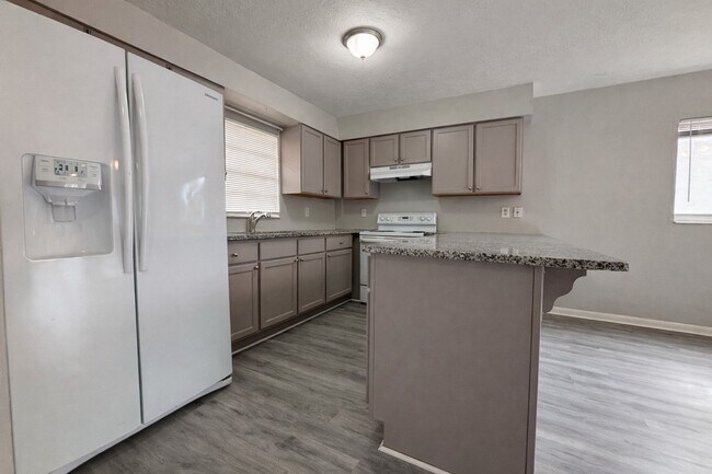 Building Photo - 1718/1720 SW Santa Barbara PL