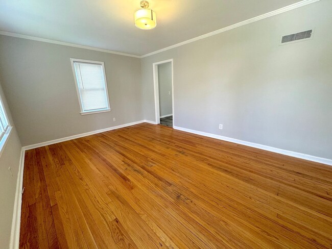 Building Photo - 3 Bedroom Ranch Home