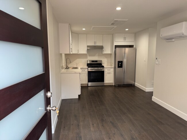 Building Photo - 900 Stern Ln