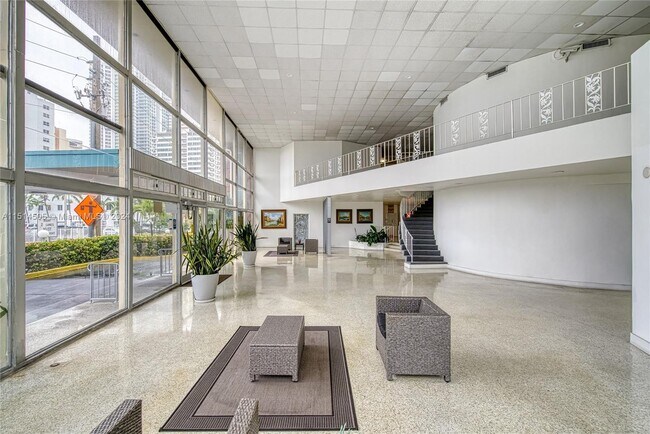 Foto del edificio - 6484 Indian Creek Dr