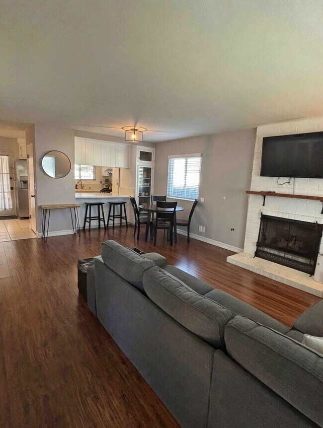 Building Photo - Walk to the Beach