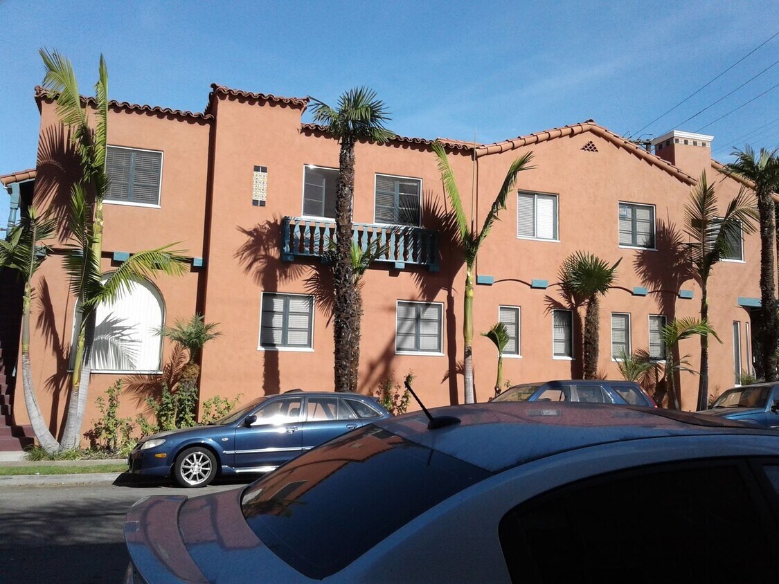 Foto principal - SPACIOUS 2 BEDROOM 1 BATH DOWNSTAIRS JUST BLOCKS FROM ALAMITOS AND JUNIPERO BEACH