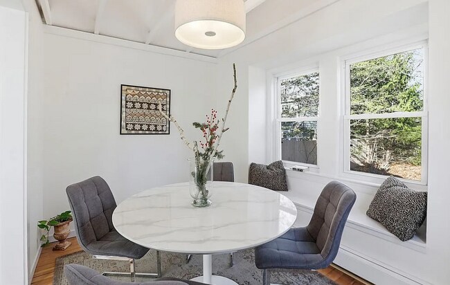 Building Photo - 32 Bolton St