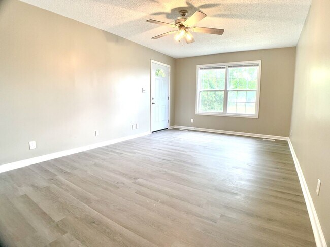 Foto del edificio - 1125 Lamont Ct