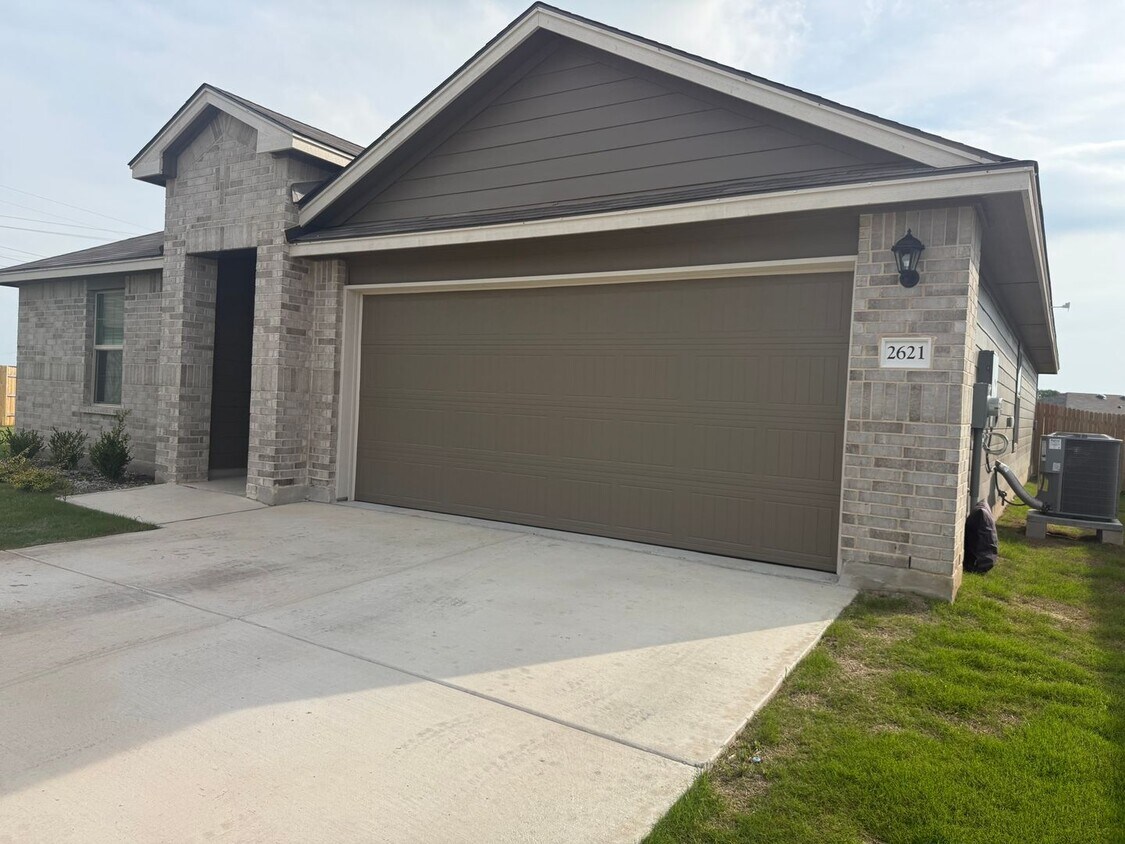 Building Photo - 2621 Torbenson Ct
