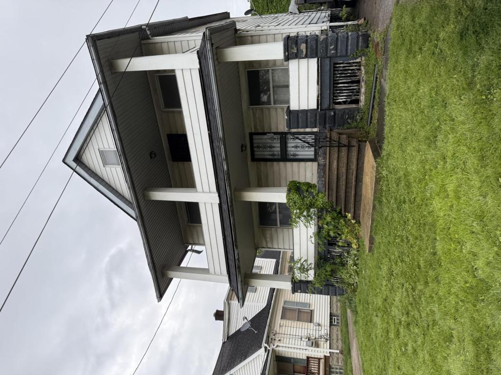 Primary Photo - 4111 E 59th St