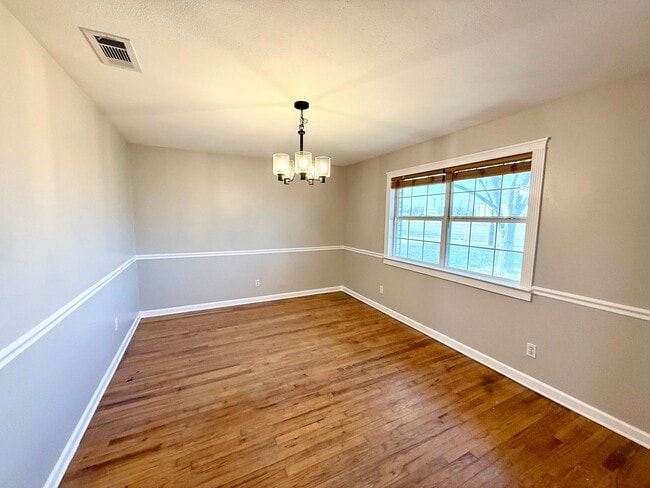 Building Photo - 207 Estates Dr