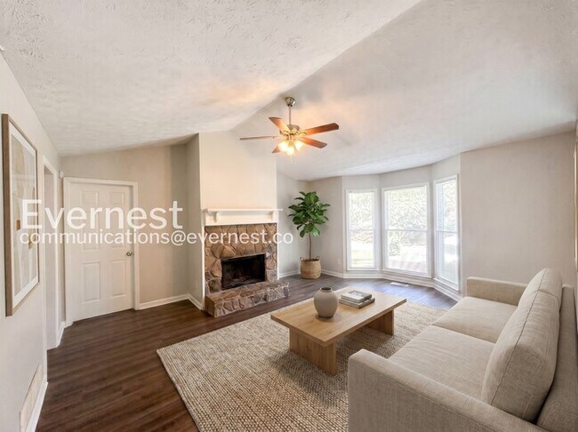 Foto del edificio - 313 Silverthorne Cir