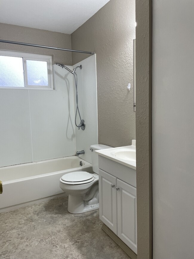 Building Photo - 1041 Warwick Ave