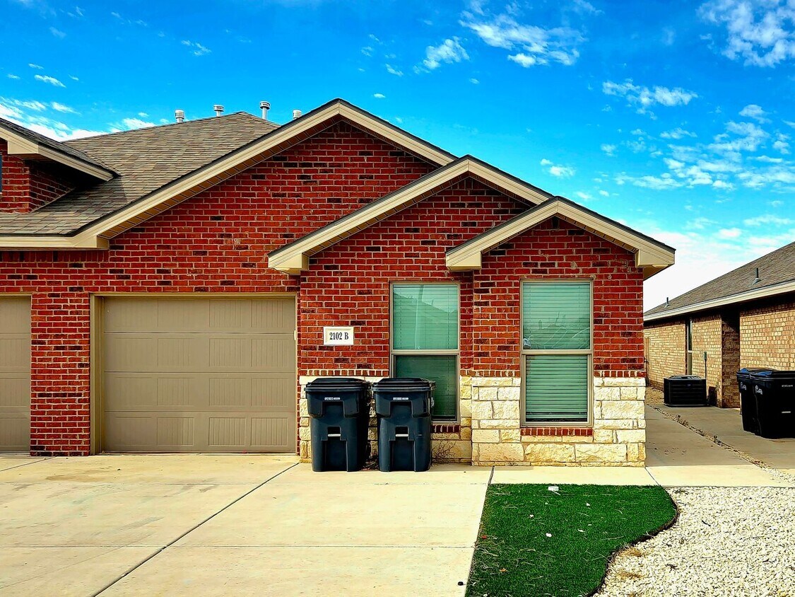 Primary Photo - Great 3/2/1 Duplex in Frenship ISD