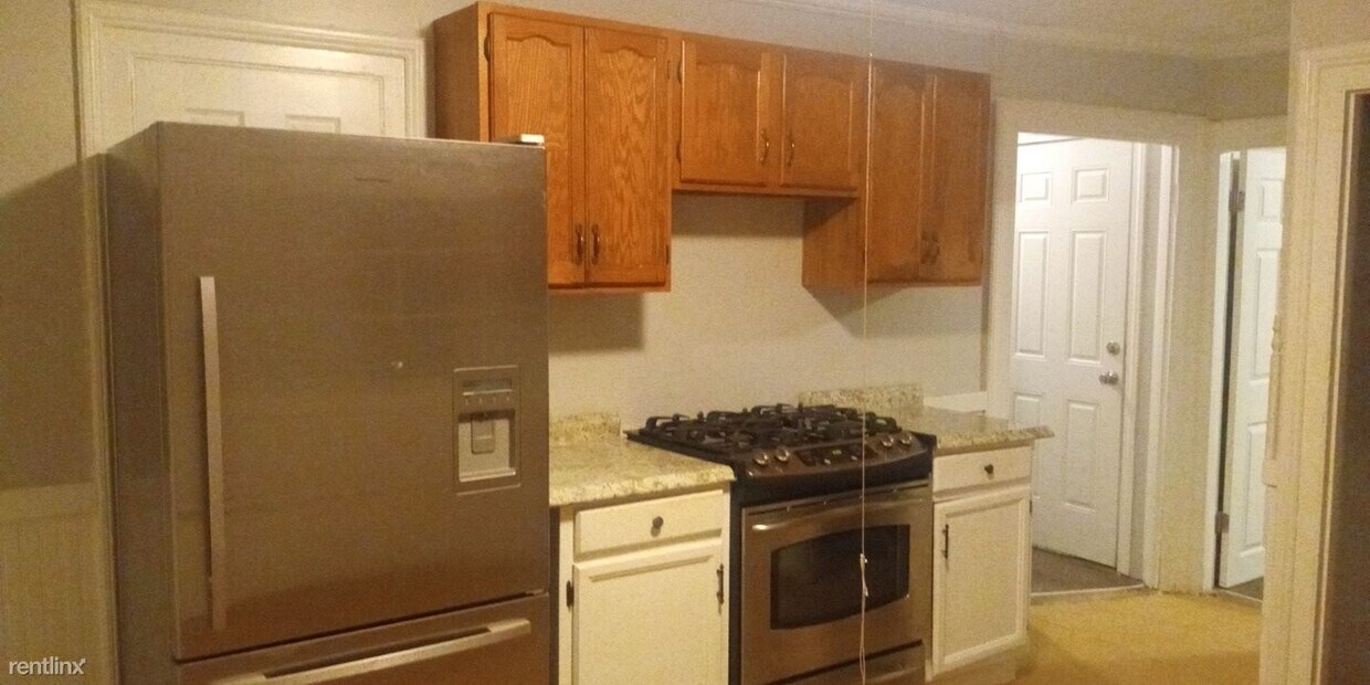 Primary Photo - 3 br, 1 bath Triplex - 59 W Porter St 3 rd...