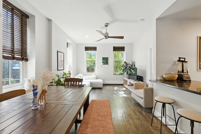 Foto del edificio - 30 E Concord St