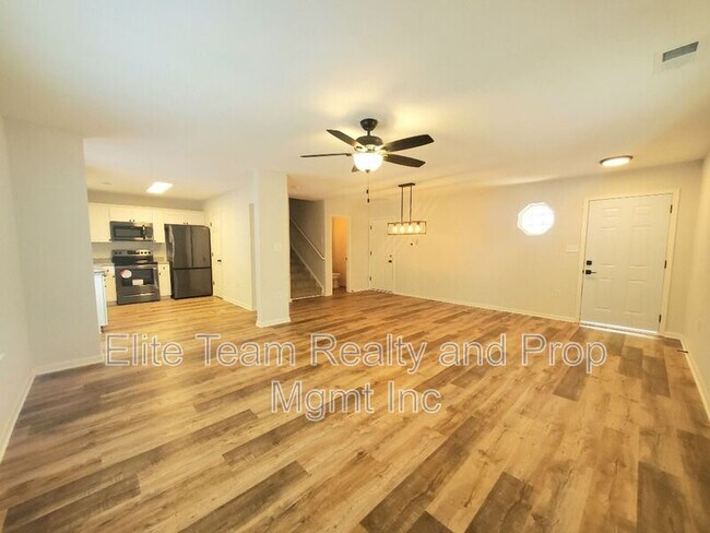 Foto del edificio - 5709 Kelden Walker Ln