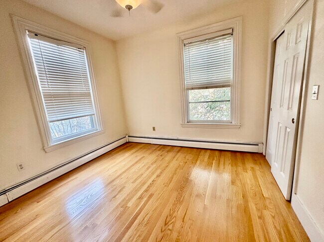 Foto del edificio - 743 Parker St