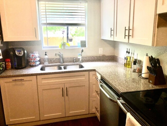 Photo - 929 NW Summercrest Blvd Townhome