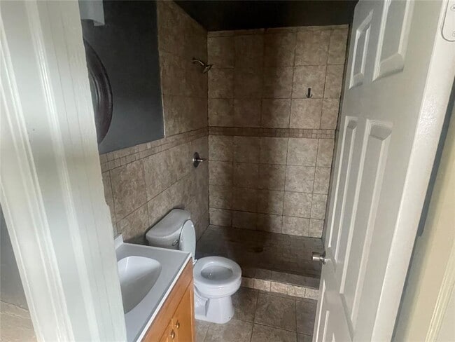 Building Photo - 621 Nowahy Ave