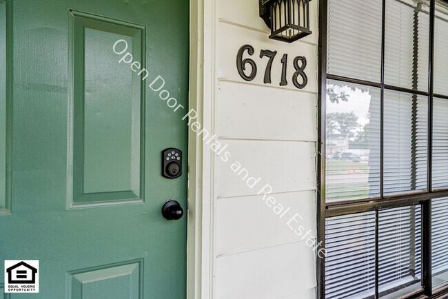 Foto del edificio - 6718 Raintree Rd