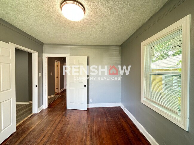 Foto del edificio - 704 Barrett Pl