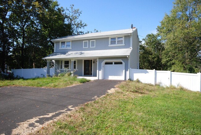 Building Photo - 526 Metlars Ln