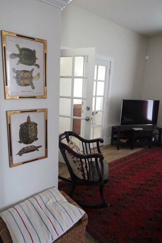 Living room w/french doors to front entry - 509 Northeast Lincoln Street