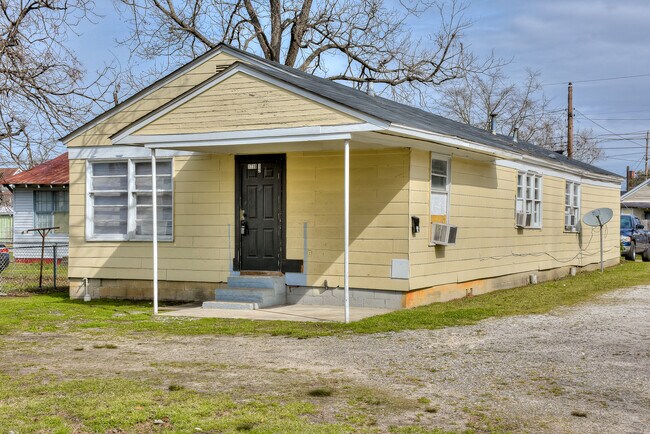 Afuera - 1730 Telfair St