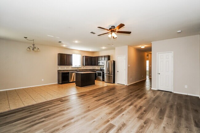 Foto del edificio - 368 Magma Dr