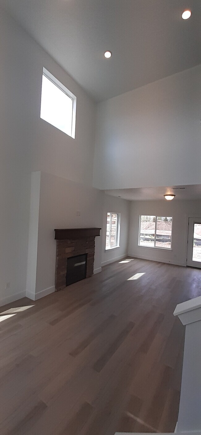 Building Photo - 1063 Becca Ln