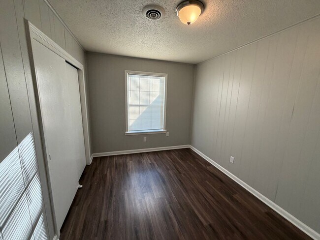 Foto del edificio - 6360 Greenbriar Dr