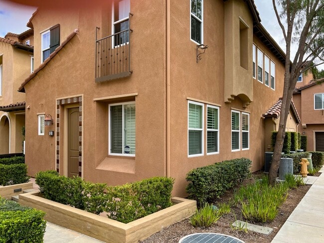 Building Photo - Outstanding Townhome in Aliso Viejo