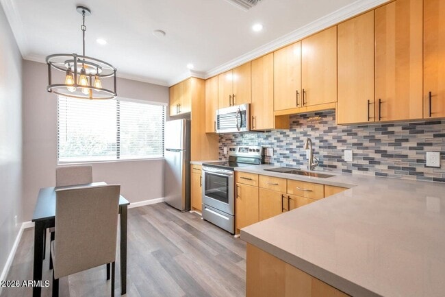 Foto del edificio - 721 E Montebello Ave