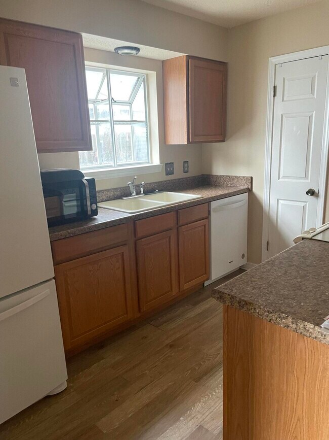 Building Photo - 3022 Blue Pine Ln