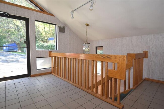 Building Photo - 2275 Swallow Hill Rd