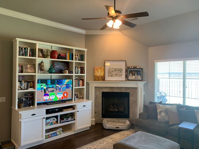 Building Photo - Large 3Bedroom 2 Bathroom for Rent in Bent...