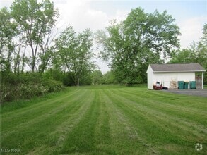 Building Photo - 11635 Ravenna Rd