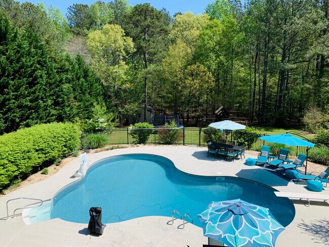 Building Photo - 345 Persimmon Dr