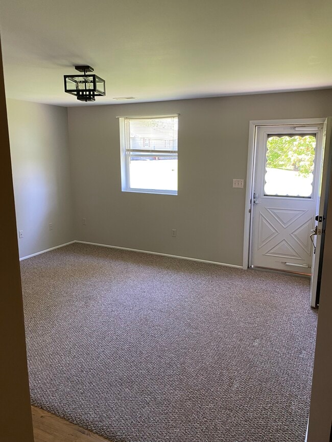 Building Photo - 22 Twin Willows Dr