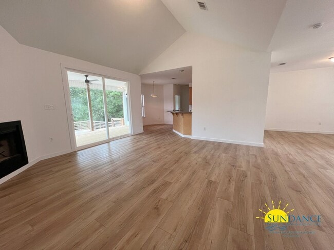 Foto del edificio - Beautiful Lake View 3 Bedroom Home in Crestview!