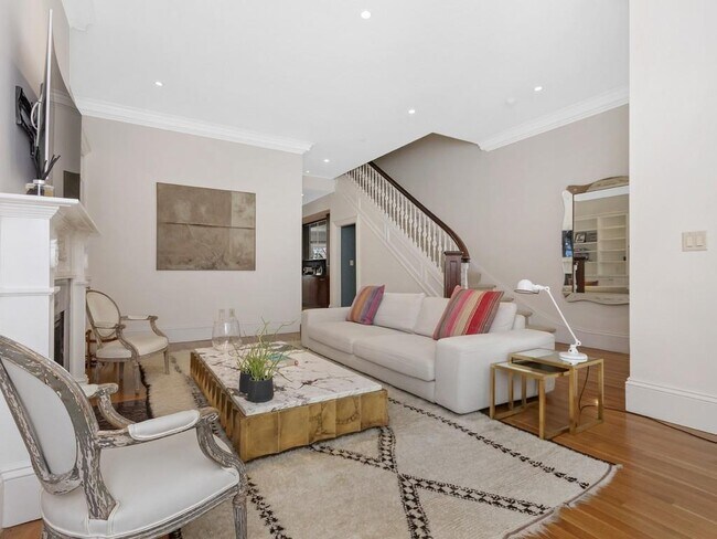 Building Photo - 344 Marlborough St