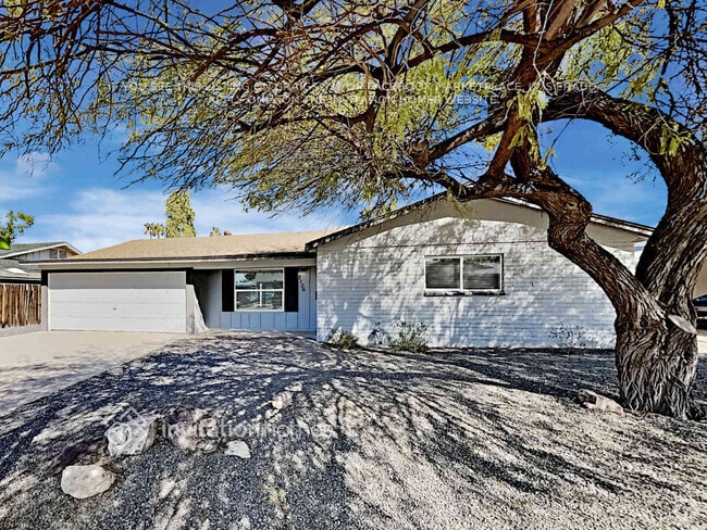 Building Photo - 2136 E Broadmor Dr