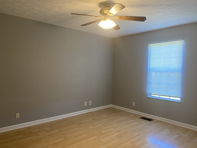 Building Photo - 3431 Sandpiper Dr